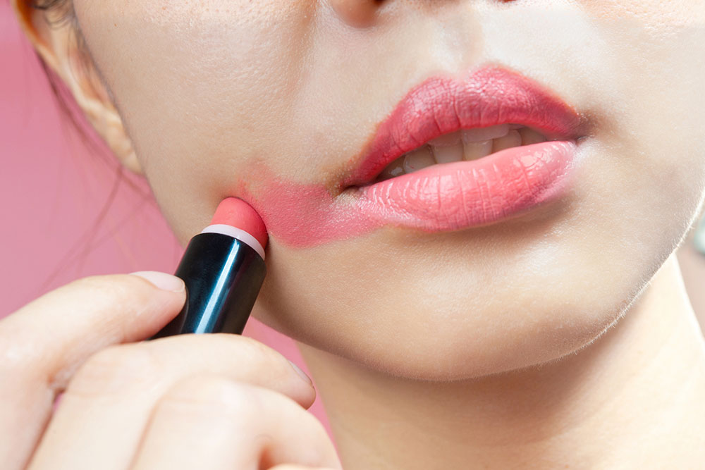 8 lipstick application mistakes to avoid